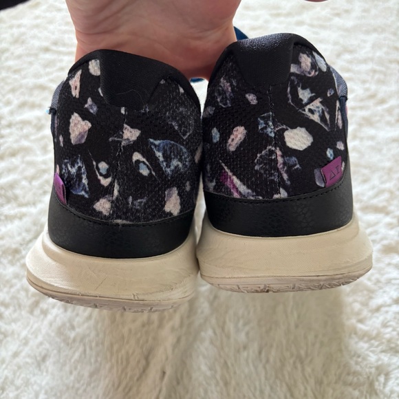 Nike Kyrie Low 5 Sneakers - Picture 8 of 15